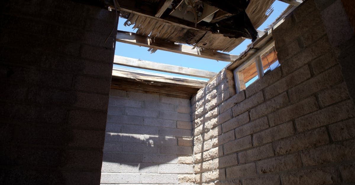 Cover Image for How Insurance Adjusters Evaluate Roof Leak Claims