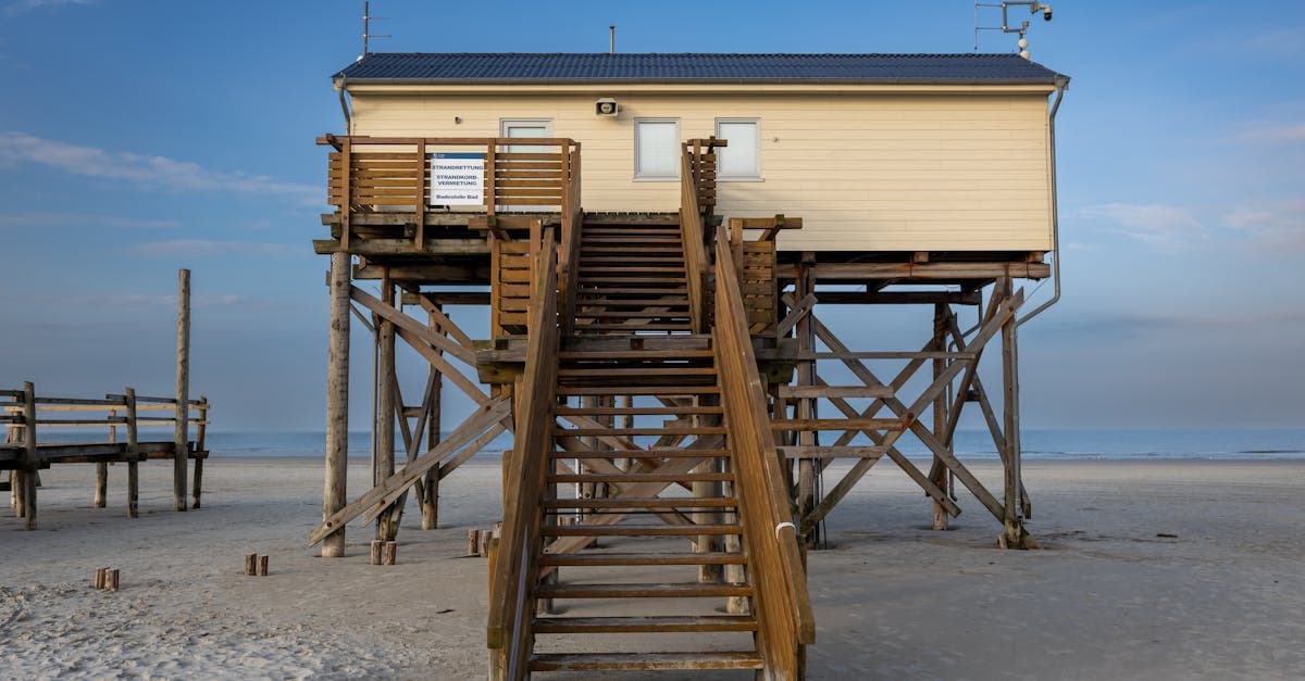 Cover Image for Private Flood Insurance vs NFIP in Florida: Meeting Lender Requirements
